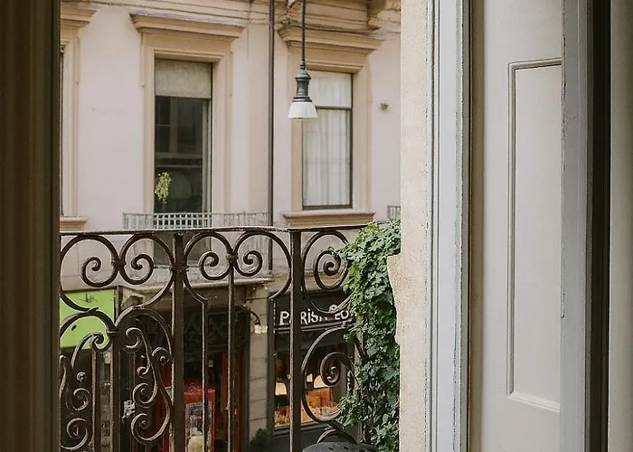 Casa Colore Esclusiva In Posizione Centralissima By House Collection Apartment Turin